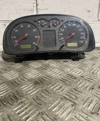 Volkswagen Golf IV Speedometer (instrument cluster) 1J0919860 110008773001