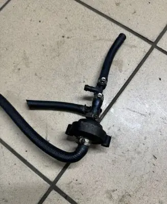 BMW 5 E39 Fuel distributor BA663250F