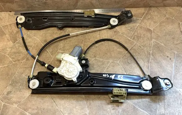 BMW 5 F10 F11 Front door electric window regulator 71821319