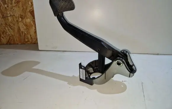 Mercedes-Benz C W204 Brake pedal A2042902201