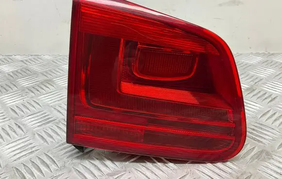 Tailgate rear/tail lights