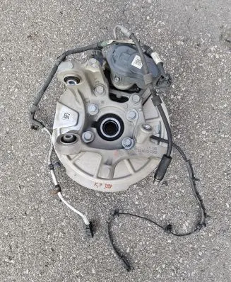 Jeep Grand Cherokee WL Rear wheel hub 68401942AB
