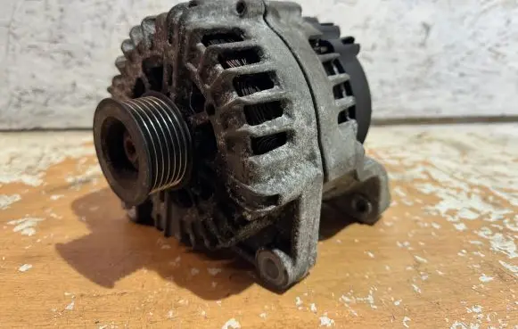 BMW 3 E90 E91 Generator/alternator 7802261 FG18S019