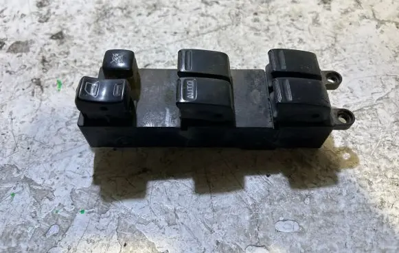 Nissan X-Trail T30 Electric window control switch
