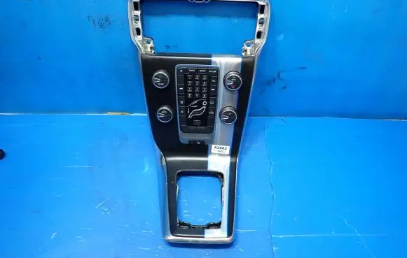 Volvo V40 Central console control unit 