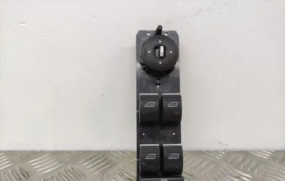 Ford Focus Electric window control switch AM5T14A132CA