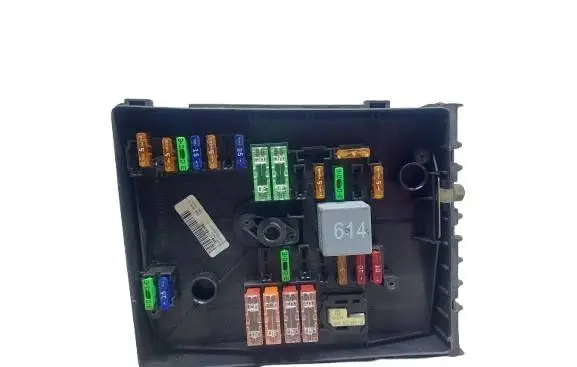Volkswagen Golf V Fuse module 1K0937125A