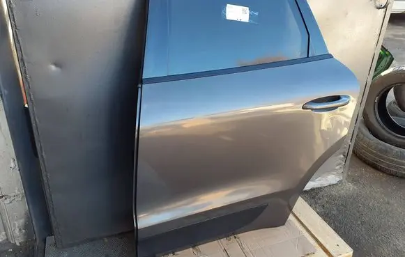 Porsche Macan (95B) Rear door 