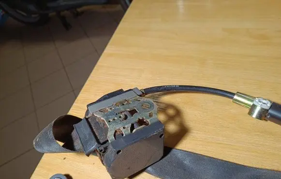 Ford Galaxy Front seatbelt 7M3857705 33023997