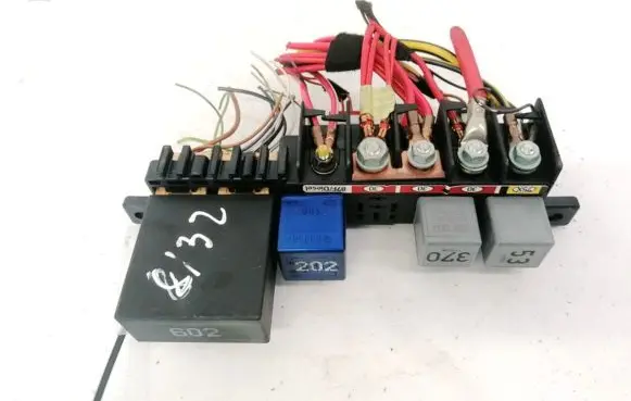 Audi A6 S6 C5 4B Fuse box set 8L0941822A 896083000