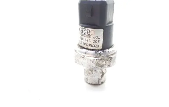 Volkswagen PASSAT B5.5 Air conditioning (A/C) pressure sensor 8D0959482B