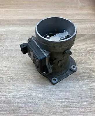 Audi A4 S4 B5 8D Mass air flow meter 037906461B AFH6010A
