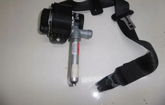 Volvo S80 Rear seatbelt 39818824