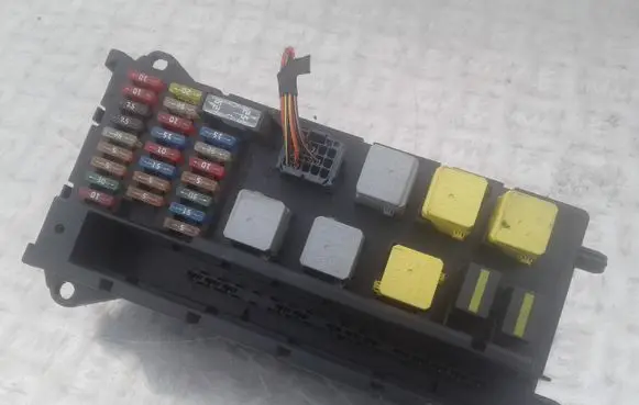 Volkswagen Crafter Fuse module 9065450201
