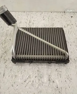 Volkswagen PASSAT B5 Air conditioning (A/C) radiator (interior) 8D1820103D