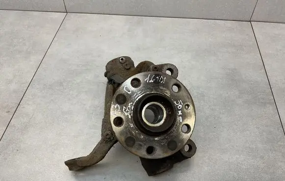 Front wheel hub