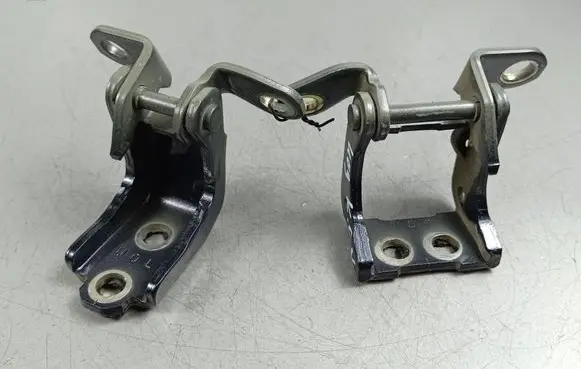 Rear door hinge set