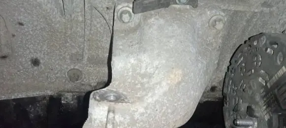Mercedes-Benz CLS C219 Engine mounting bracket