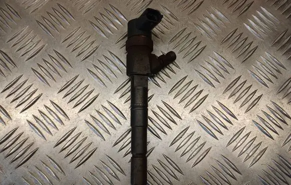 Opel Insignia A Fuel injector 0445110327