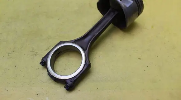 Piston with connecting rod