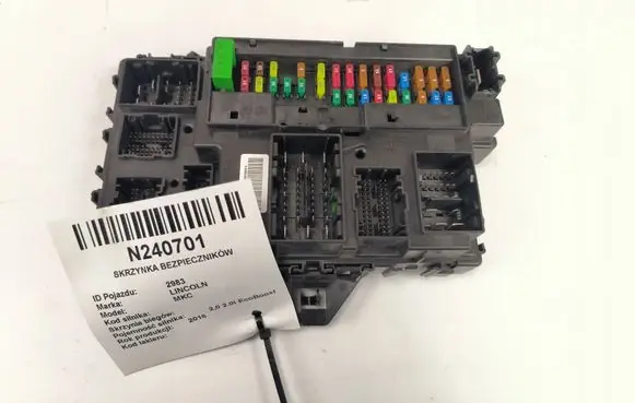 Lincoln MKC Relay mounting block EJ7T-15604-AE