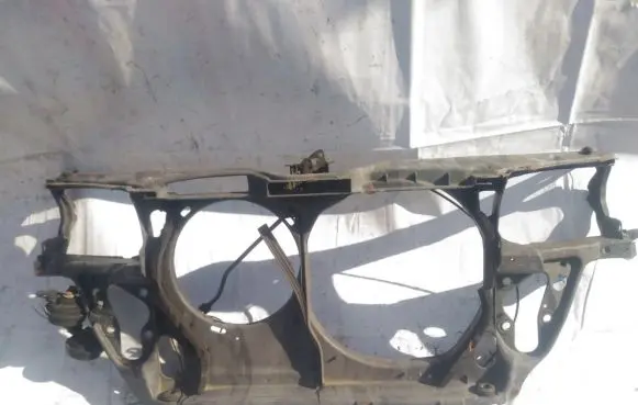 Volkswagen PASSAT B5 Radiator support slam panel 3B0805594
