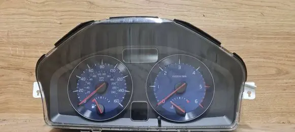 Volvo C30 Speedometer (instrument cluster) 30733375