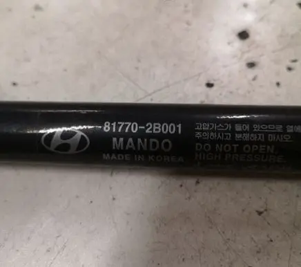 Hyundai Santa Fe Tailgate/trunk strut/damper 817702B001