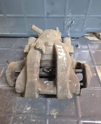 Mercedes-Benz E W211 Rear brake caliper A2205453028