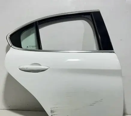 Alfa Romeo Giulia Rear door