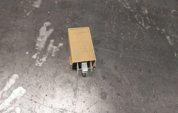 BMW 5 E39 Other relay 8384505 61368384505