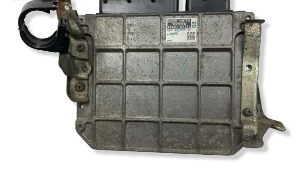 Toyota Avensis T270 Engine control unit/module 8966105G50