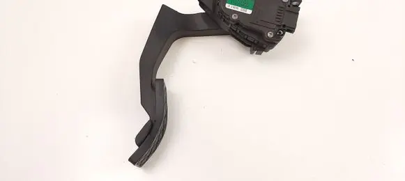 Accelerator throttle pedal