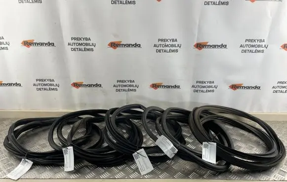 KIA Sorento Front door rubber seal