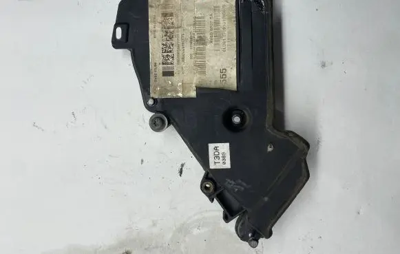 Ford Focus Timing belt guard (cover) 9686975480