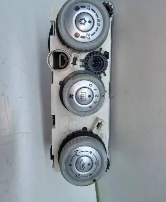 Mitsubishi Colt Climate control unit P7820A221Y 69660063 TMN070723337A0