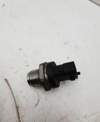 Land Rover Discovery 4 - LR4 Fuel main line pipe 0281006468 15110343407