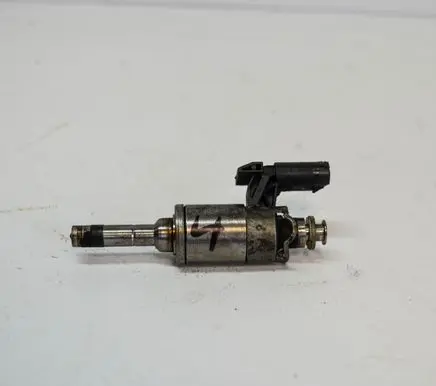 Audi A4 S4 B9 8W Fuel injector 04E906036T