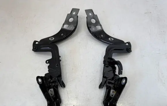 Mercedes-Benz GLA H247 Engine bonnet/hood hinges A2478806901 A2478807001