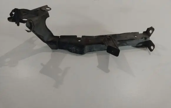 Audi A4 S4 B8 8K Fender mounting bracket 8K0821135
