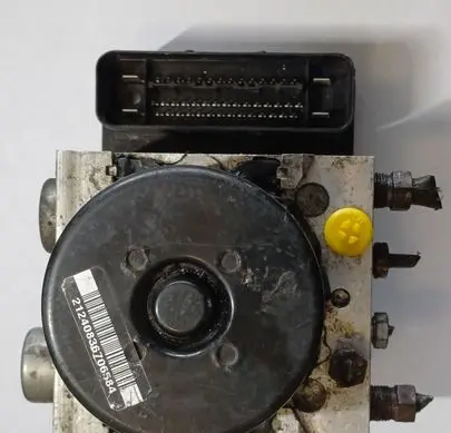 Mercedes-Benz C W204 ABS Pump A2045455432 A2044312512