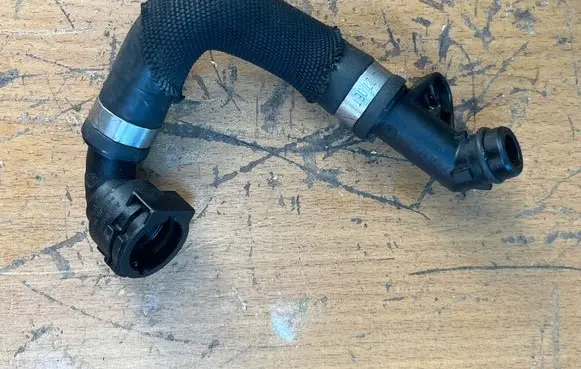 BMW 1 E82 E88 Engine coolant pipe/hose 7509984 7530923