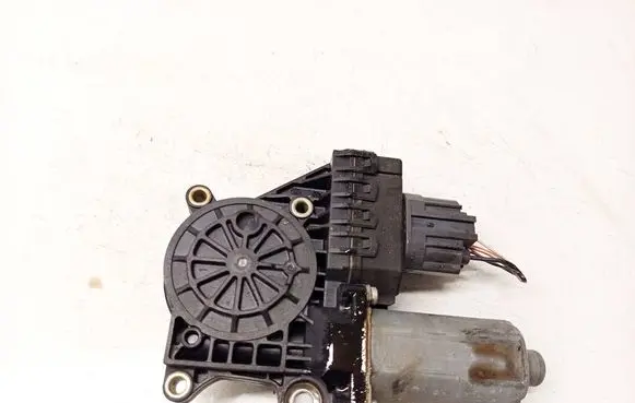 Ford Mondeo Mk III Front door window regulator motor 0130821771