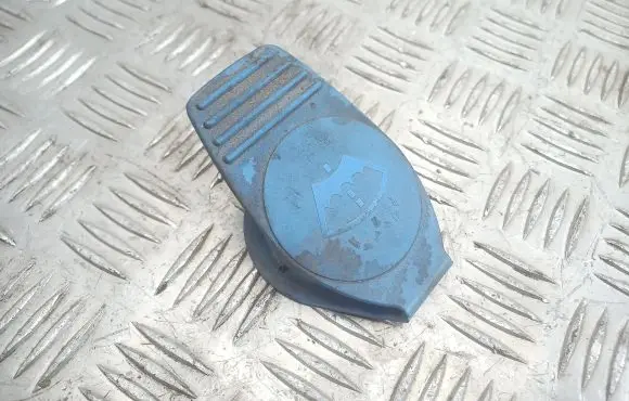 Volkswagen PASSAT B5 Window washer liquid tank fill tube 8D0955455