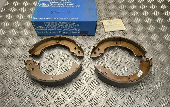 Mitsubishi Pajero Brake pads (rear) 03013701882