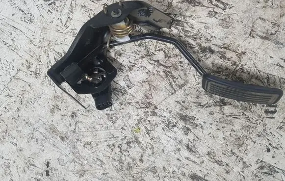 Toyota Avensis T250 Accelerator throttle pedal