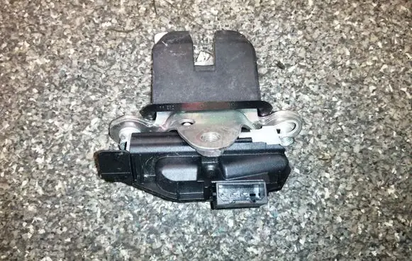 Skoda Fabia Mk2 (5J) Tailgate/trunk/boot lock/catch/latch 5J0827501B