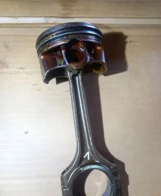 Hyundai Santa Fe Piston with connecting rod