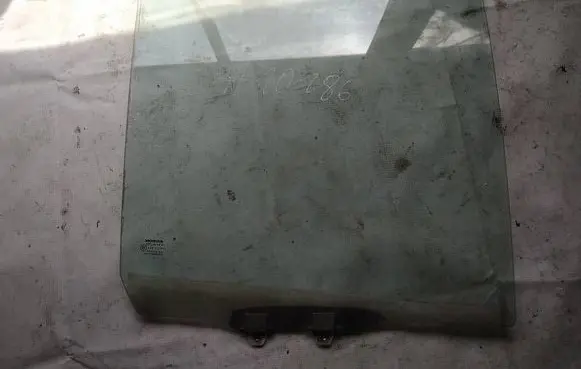 Honda CR-V Rear door window glass as2