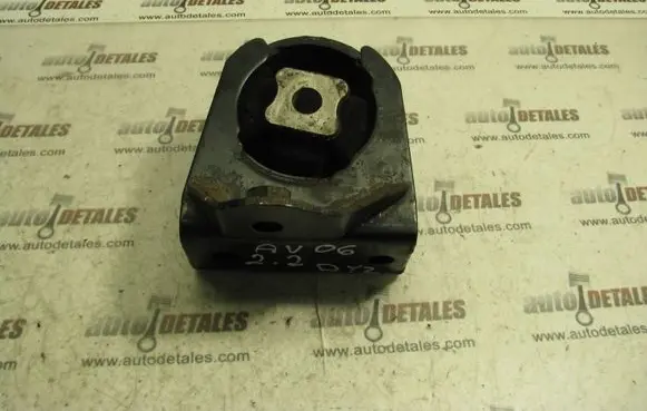 Toyota Avensis T250 Engine mount bracket